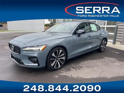2022 Volvo S60 T5 Momentum