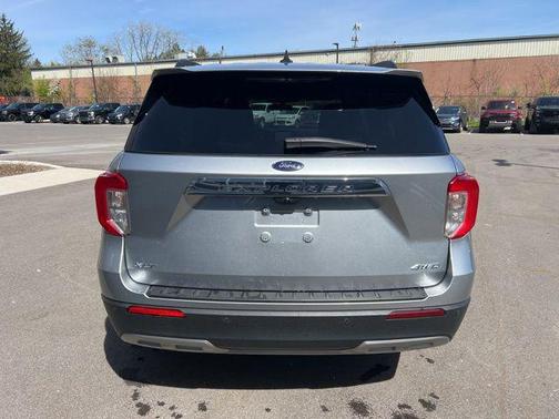 ICONIC SILVER METALLIC 2021 Ford Explorer XLT