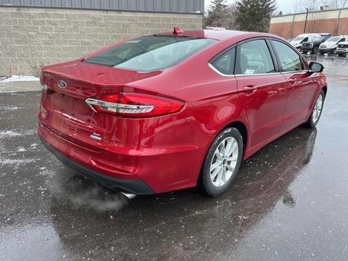 2020 Ford Fusion SE