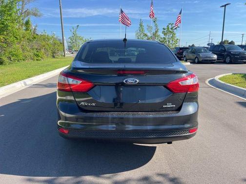 TUXEDO BLACK METALLIC 2014 Ford Focus SE