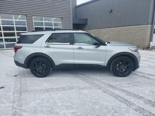 2024 Ford Explorer ST-Line