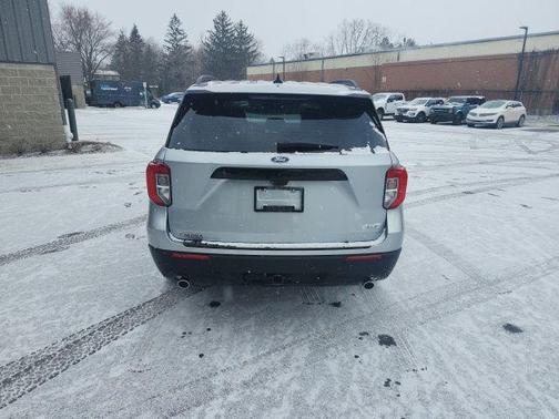 ICONIC SILVER METALLIC 2024 Ford Explorer ST-Line