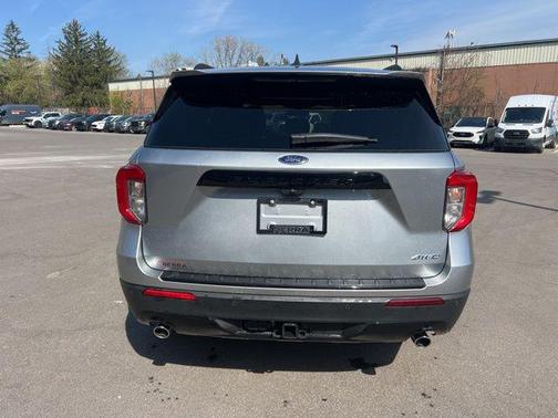 ICONIC SILVER METALLIC 2024 Ford Explorer ST-Line