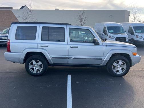 2010 Jeep Commander Sport