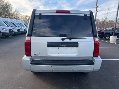 2010 Jeep Commander Sport