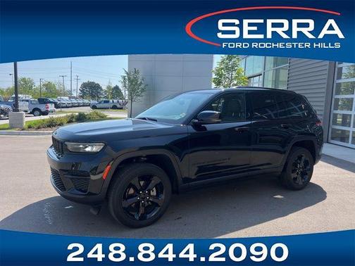 Diamond Black Crystal Pearlcoat 2022 Jeep Grand Cherokee Altitude