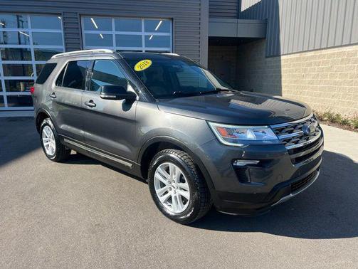 MAGNETIC METALLIC 2018 Ford Explorer XLT