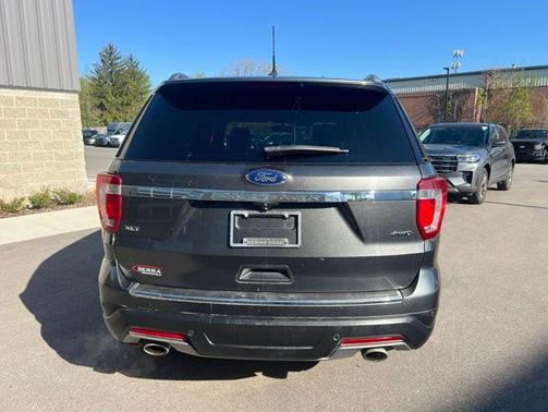 MAGNETIC METALLIC 2018 Ford Explorer XLT
