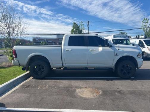 2017 RAM 2500 Laramie Crew Cab 4x4 6'4' Box