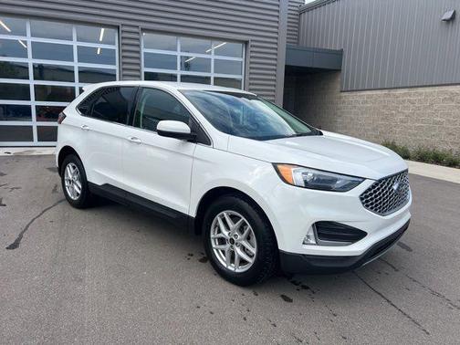 Star White Metallic Tri-Coat 2023 Ford Edge SEL
