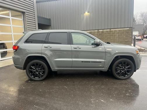 2022 Jeep Grand Cherokee Laredo