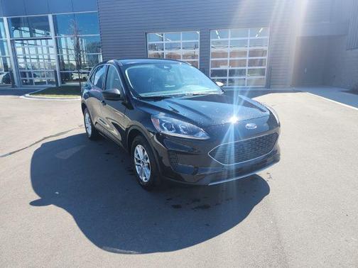AGATE BLACK METALLIC 2022 Ford Escape SE