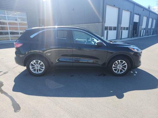 AGATE BLACK METALLIC 2022 Ford Escape SE