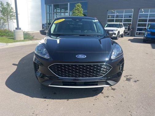 AGATE BLACK METALLIC 2022 Ford Escape SE