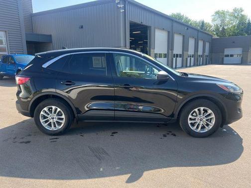 AGATE BLACK METALLIC 2022 Ford Escape SE