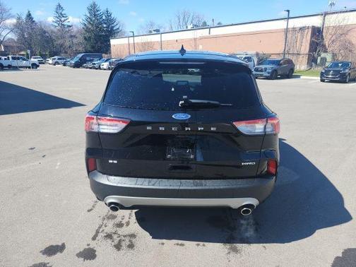 AGATE BLACK METALLIC 2022 Ford Escape SE