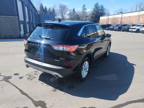 AGATE BLACK METALLIC 2022 Ford Escape SE