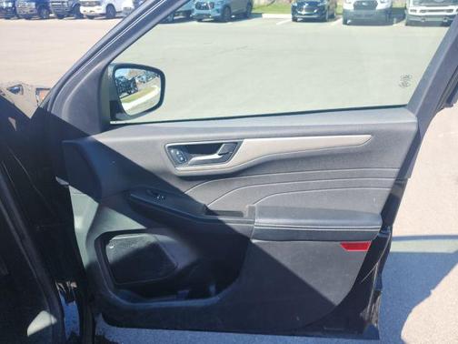 AGATE BLACK METALLIC 2022 Ford Escape SE