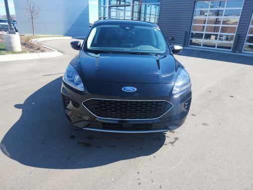 AGATE BLACK METALLIC 2022 Ford Escape SE