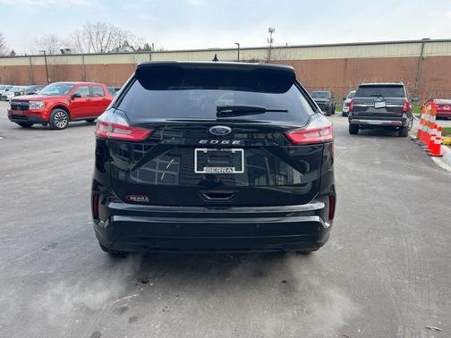 2022 Ford Edge ST Line
