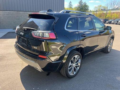Diamond Black Crystal Pearlcoat 2019 Jeep Cherokee Overland