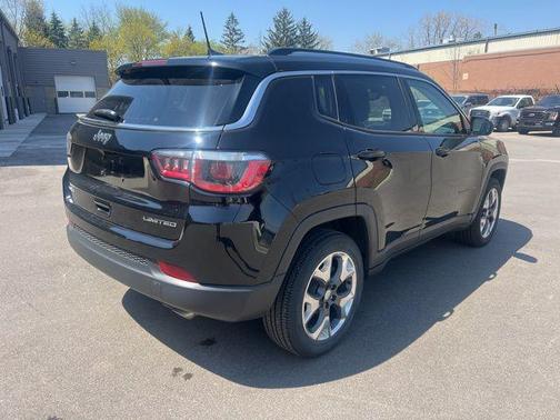 Diamond Black Crystal Pearlcoat 2019 Jeep Compass Limited