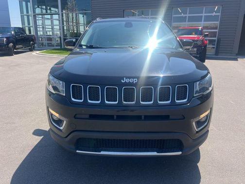 Diamond Black Crystal Pearlcoat 2019 Jeep Compass Limited