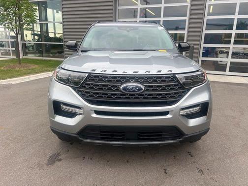 ICONIC SILVER METALLIC 2023 Ford Explorer XLT