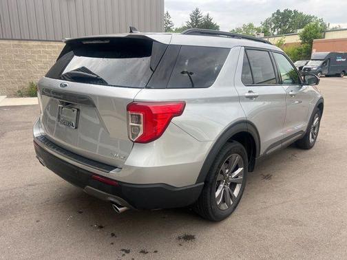 ICONIC SILVER METALLIC 2023 Ford Explorer XLT