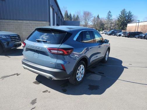 VAPOR BLUE METALLIC 2024 Ford Escape Active