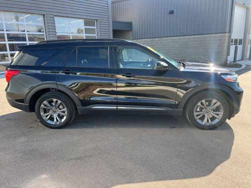 AGATE BLACK METALLIC 2023 Ford Explorer XLT