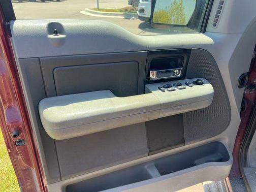 Burgundy 2004 Ford F-150 XLT SuperCrew