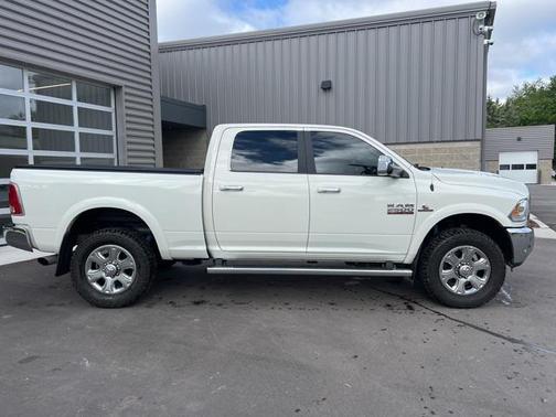 2018 RAM 2500 Laramie Crew Cab 4x4 6'4' Box