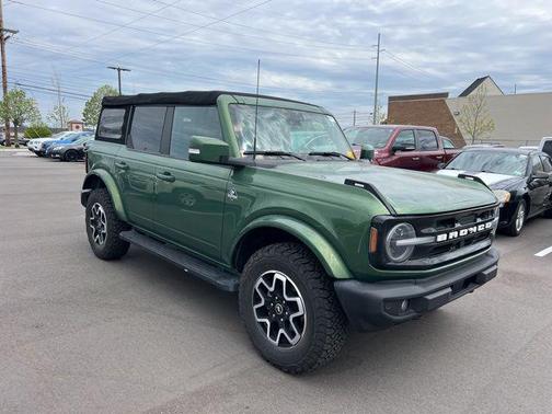 ERUPTION GREEN METALLIC 2022 Ford Bronco Outer Banks