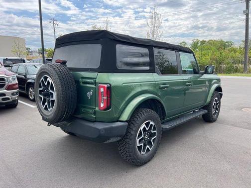 ERUPTION GREEN METALLIC 2022 Ford Bronco Outer Banks