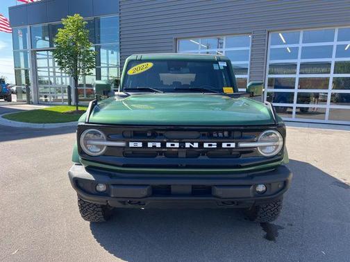 ERUPTION GREEN METALLIC 2022 Ford Bronco Outer Banks