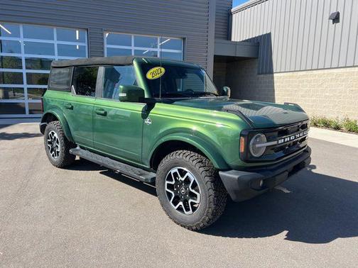 ERUPTION GREEN METALLIC 2022 Ford Bronco Outer Banks