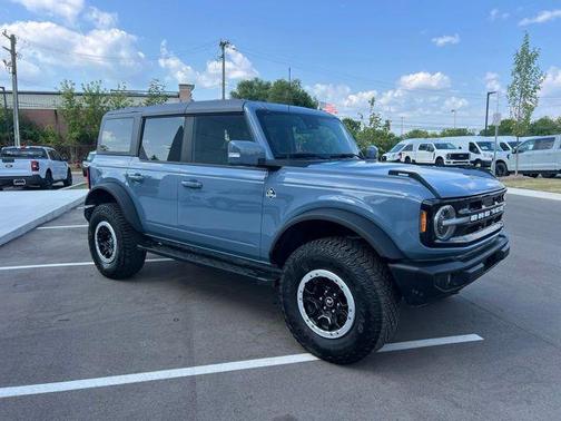 Azure Gray Metallic Tri-Coat 2024 Ford Bronco Outer Banks