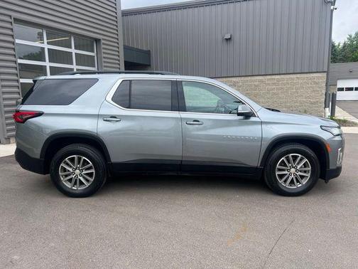 Sterling Gray Metallic 2023 Chevrolet Traverse LT Cloth