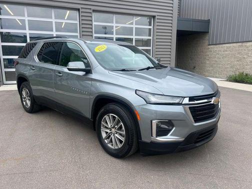 Sterling Gray Metallic 2023 Chevrolet Traverse LT Cloth