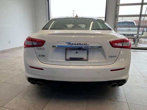 Bianco 2018 Maserati Ghibli S Q4