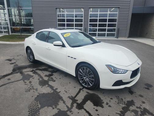 Bianco 2018 Maserati Ghibli S Q4