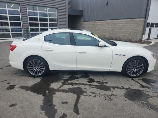 Bianco 2018 Maserati Ghibli S Q4