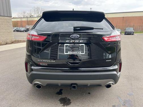AGATE BLACK METALLIC 2023 Ford Edge Titanium