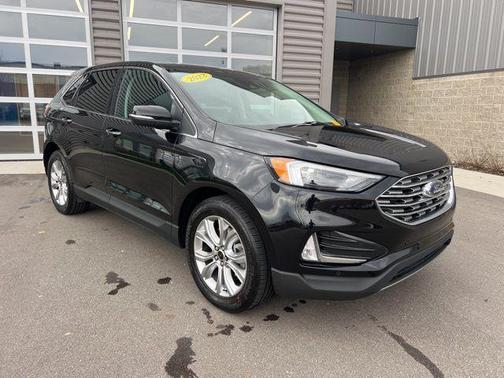 AGATE BLACK METALLIC 2023 Ford Edge Titanium