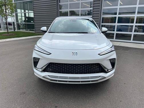 White Frost Tricoat 2024 Buick Envista Avenir FWD