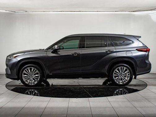 2023 Toyota Highlander Hybrid Platinum