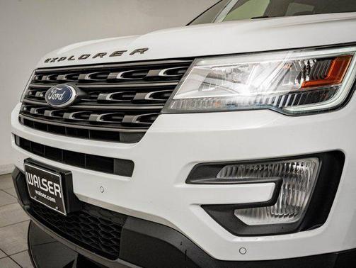Oxford White 2017 Ford Explorer XLT