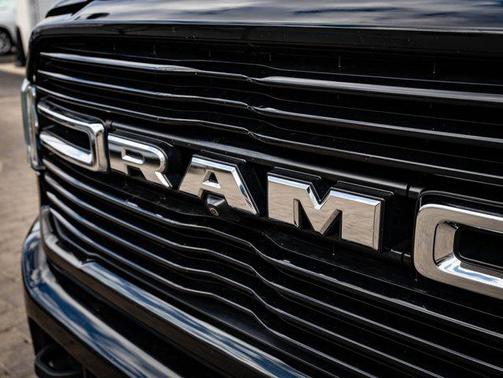 2021 RAM 3500 Big Horn Crew Cab 4x4 8' Box