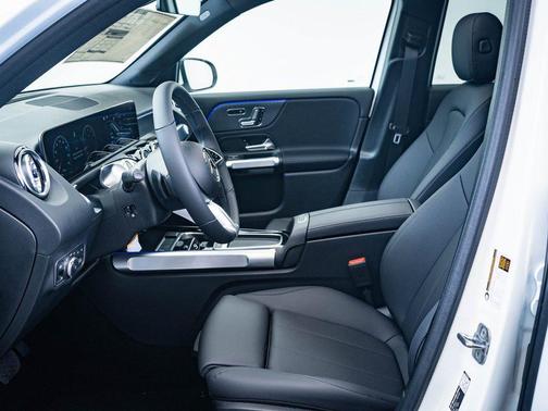 Polar White 2026 Mercedes-Benz GLB 250 4MATIC
